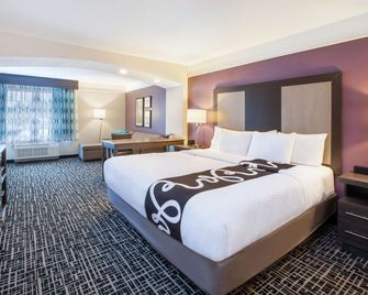 La Quinta Inn & Suites by Wyndham Cincinnati Airpt Florence - פלורנס - חדר שינה