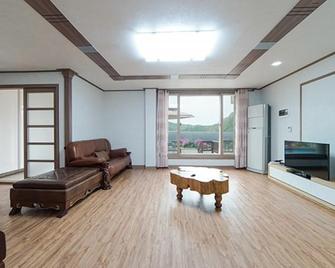 Yeoju Midmi Pension - Yeoju - Sala de estar