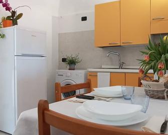 Quick Home - Interno 45 - Biella - Essbereich