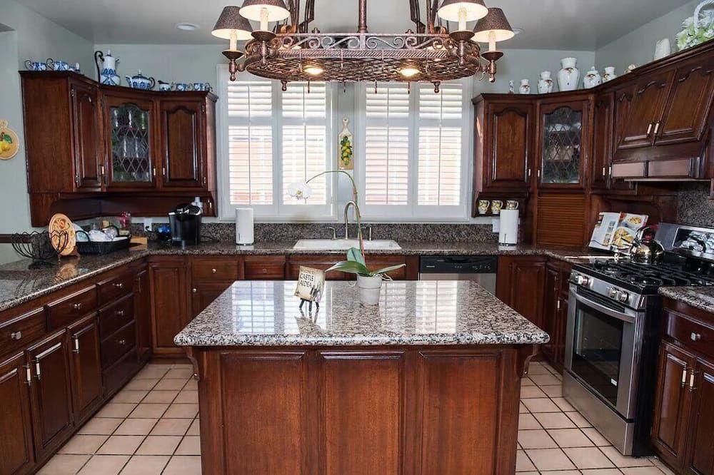 Castle Aldea Great for Family Reunions, Large Groups, Business Meeting Workshops - לונג ביץ' - מטבח