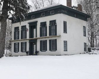 Historic Mcdonald Airbnb - Attica - Edificio