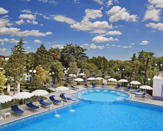 Grand Hotel Trieste & Victoria - Abano Terme - Pool