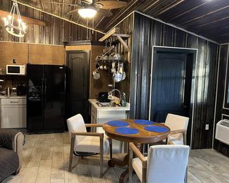 The Rustic Suite on Bourbon Trail - Loretto - Dining room