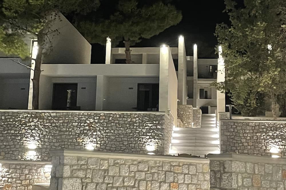 ميثيكال كوست ويلنيس ريتريت - مايتيلين - مبنى