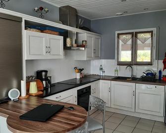 House of 125m2, including veranda. Pool. Land not overlooked. - Poiroux - Cocina