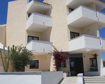 Palau City Hotel - Palau - Building