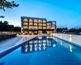 Jnb Hotel - Seogwipo - Pool