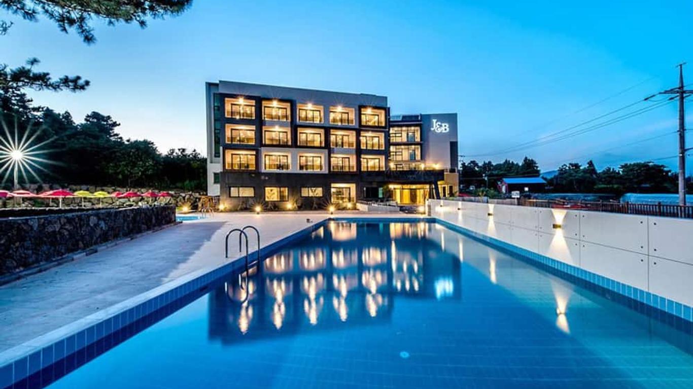 جيه إن بي فاميلي هوتل