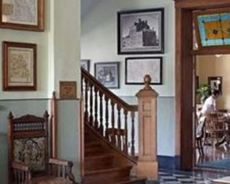 Hotel Frederick - Boonville - Aufgang