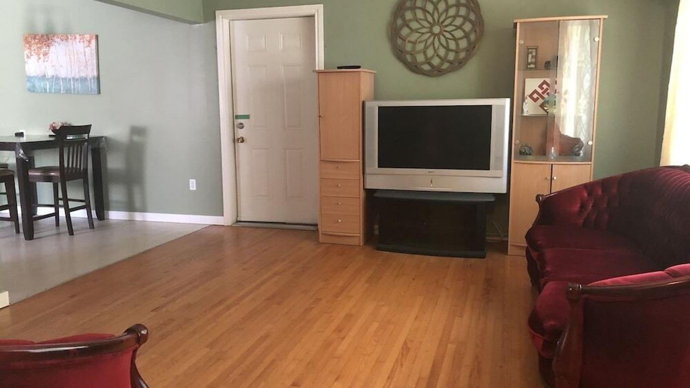 Private Rooms Close To Nait Guest House