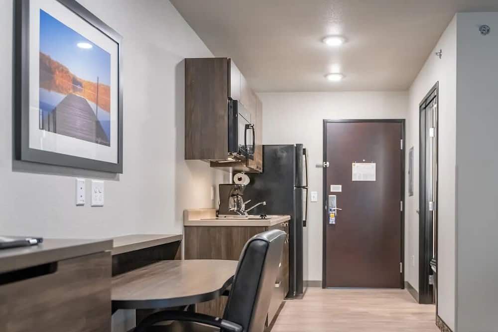 Cozy Room w/ Kitchen, Pet-Friendly – 5 Mins to Coler Mountain Bike Preserve - בנטונוויל - מטבח
