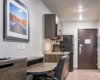 Cozy Room w/ Kitchen, Pet-Friendly – 5 Mins to Coler Mountain Bike Preserve - Bentonville - Mutfak