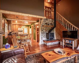 Holiday Shores Estates - Knotty Pine - 114 - Old Forge - Living room