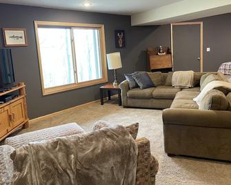 Book your summer get-a-away!! ON Sand Lake - Cumberland - Living room