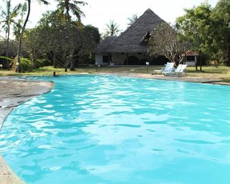 Travellers Paradise Diani - Hostel - Mombasa - Pool