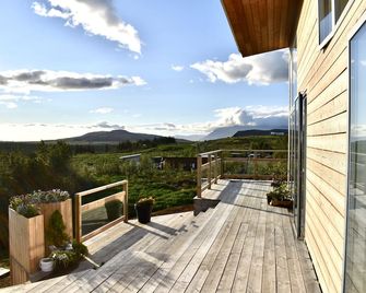 Designers Villa near Alafoss Waterfall - Mosfellsbaer - Balcon