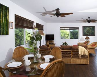Simply perfect! No one can beat 10 minutes walking to town, yet no traffic noise - Kailua-Kona - Salle à manger