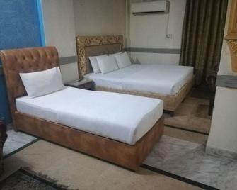 Hotel Mayfair - Lahore - Bedroom