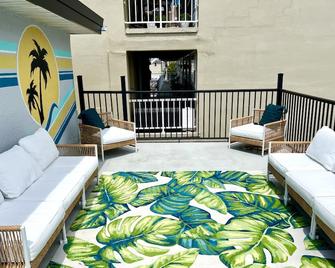 Queen Studio Apartment 208 - Wildwood - Balcony