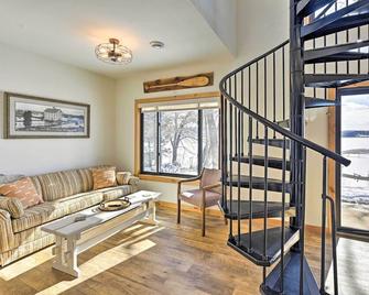 Happys Haven Cabin with Gas Grill and Fire Pit! - Lodi - Living room