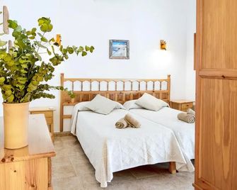 Apartamentos Molina 9-10-11 - Es Caló - Bedroom