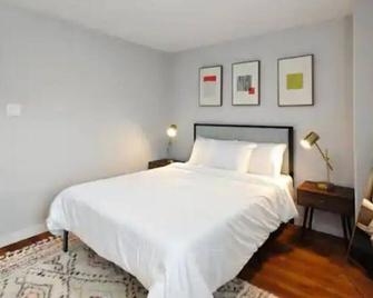 Luxury 3BR Home Downtown Houston and near Airport - Houston - Bedroom