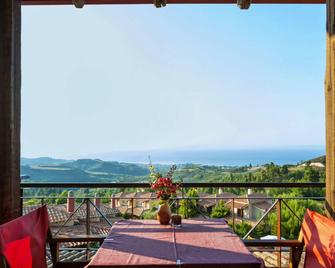 Akritas Ef Zin Villas & Suites - Palioúrion - Balcón