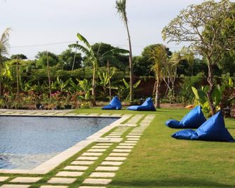 Bananaleaf Hostel Bali - Gerokgak - Piscina