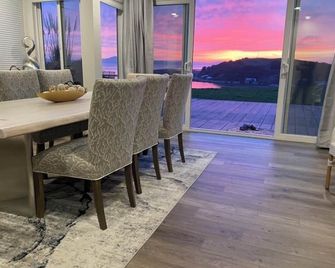 Spectacular Bay View home close to Napa and San Francisco - Vallejo - Dining room