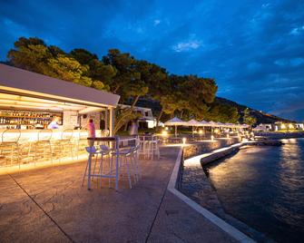 ويندام لوتراكي بوسيدون ريزورت - لوتراكي - بار