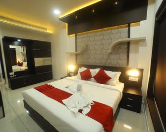 Hotel Le Moshe Inn - Ramanattukara - Bedroom