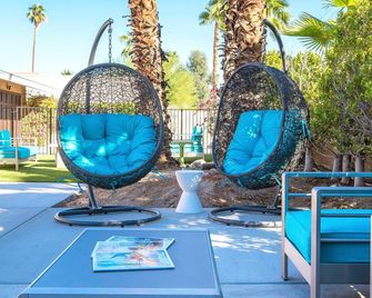 Sunny Palms at Warm Sands - Palm Springs - Patio