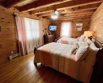 Pocono Chalet Cabin Sauna Game Room Fire Pit Pools - Bushkill - Chambre