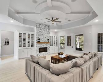 Charming 3-bedroom house in fabulous Magnolia with WiFi and AC by Lake Conroe - Magnolia