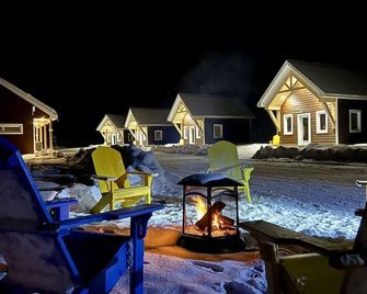 Mini cottage # 1 by the river banks - Saint-Gabriel-de-Valcartier