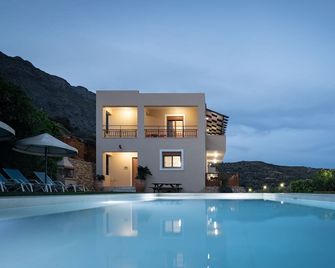 Triopetra Luxury Villas Panagia - Akoumia - Piscina
