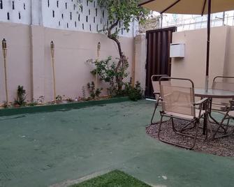 Casa do Meio Pousada - Recife - Patio