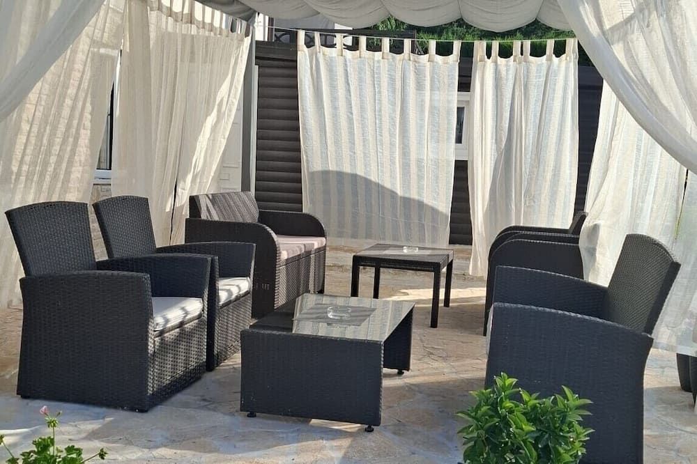 B&B Millenium House - פליטביצ'קה יזרה - פטיו