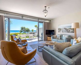 The Sands Villa 31 - Stay Waiheke - Onetangi - Living room