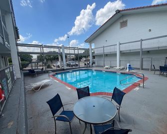 Studio 6 Suites Euless Tx Dfw West - Euless - Bazén