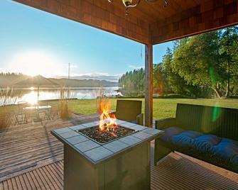 Hammersley Inlet Beach House- Low Bank Waterfront! - Shelton - Terasa