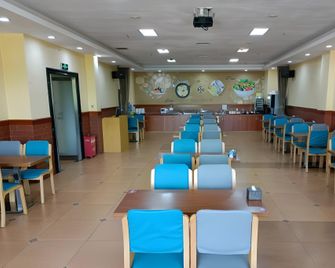 Home Inn Yingkou Dashiqiao Railway Station - Yingkou - Restaurant
