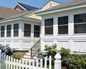 Stay just steps away from a beautiful private beach in Old Lyme! - Old Lyme - Edificio