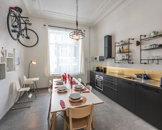 Stylish 3 Bd 3 Bath Duplex In Brussels - Brussels - Kitchen