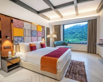 Crestorio Resort & Spa Dehradun - Dehradun - Ložnice