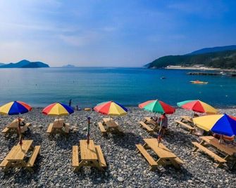 Goun Pension - Geoje - Beach