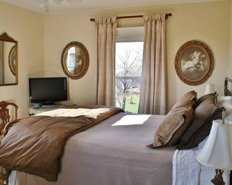 Quaint, Picturesque Country Farmhouse Near Bard College, Omega & Hits - Tivoli - Bedroom