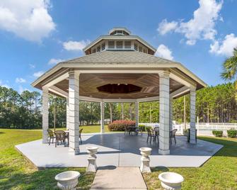 Quality Inn Conference Center at Citrus Hills - Hernando - Patio