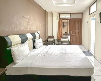 Hotel Fajar Indah - Karawang - Schlafzimmer