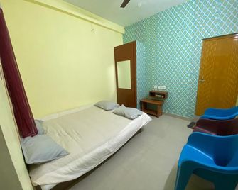 Family Guest House Pondicherry - Pondicherry - Bedroom